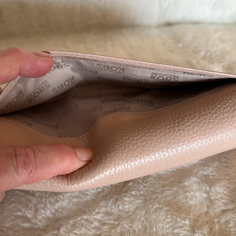 NWT-Michael Kors leather Fulton wallet. Color is call Ballet ( pale pink)